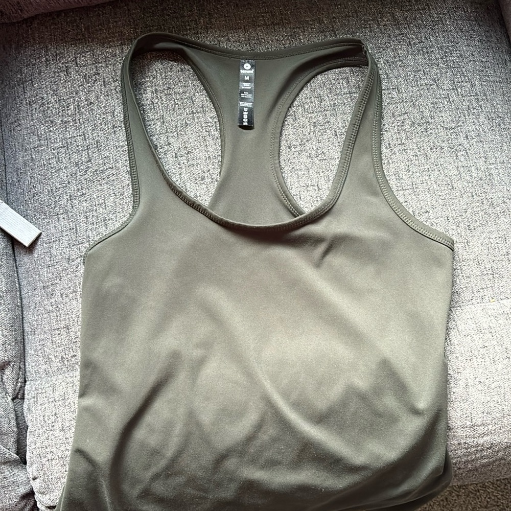 Medium workout tank!